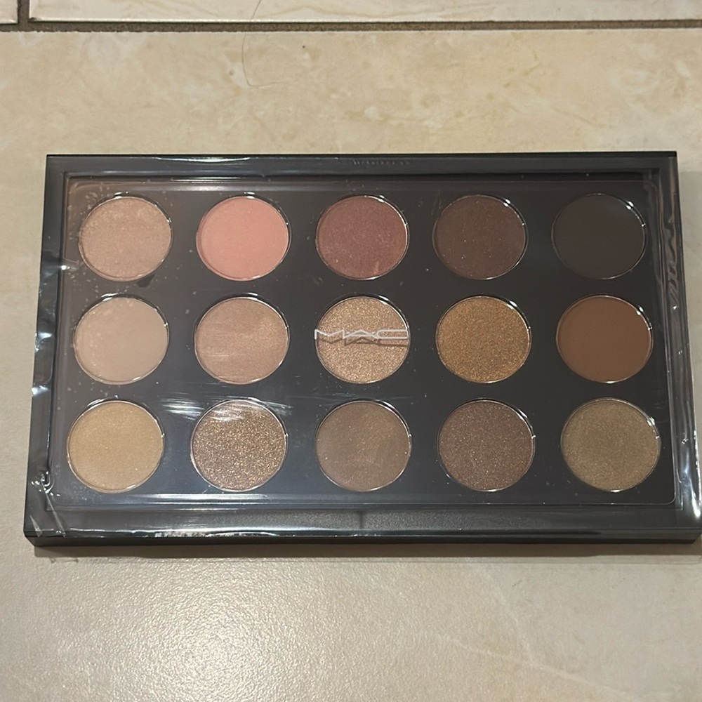 M.A.C x15 Warm Neutrals palette